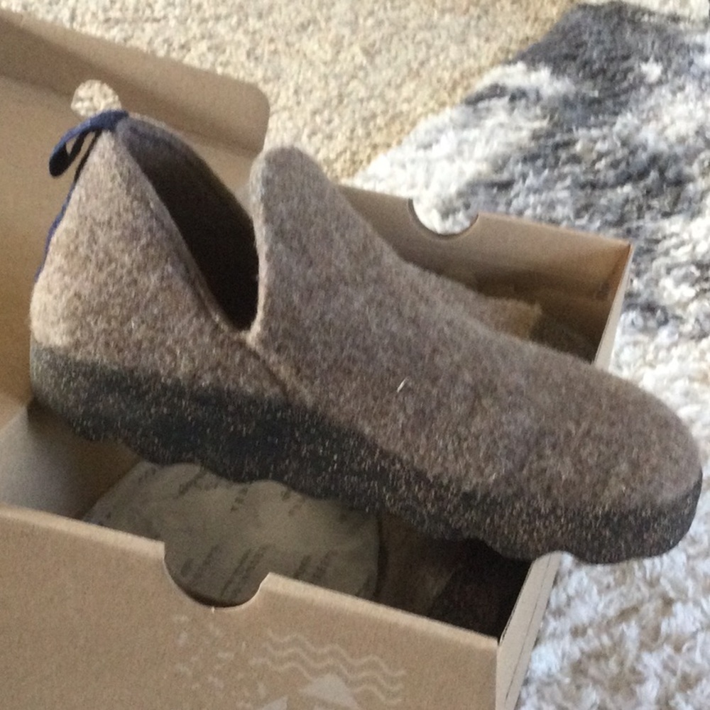 EUC asportuguesas city sneaker.